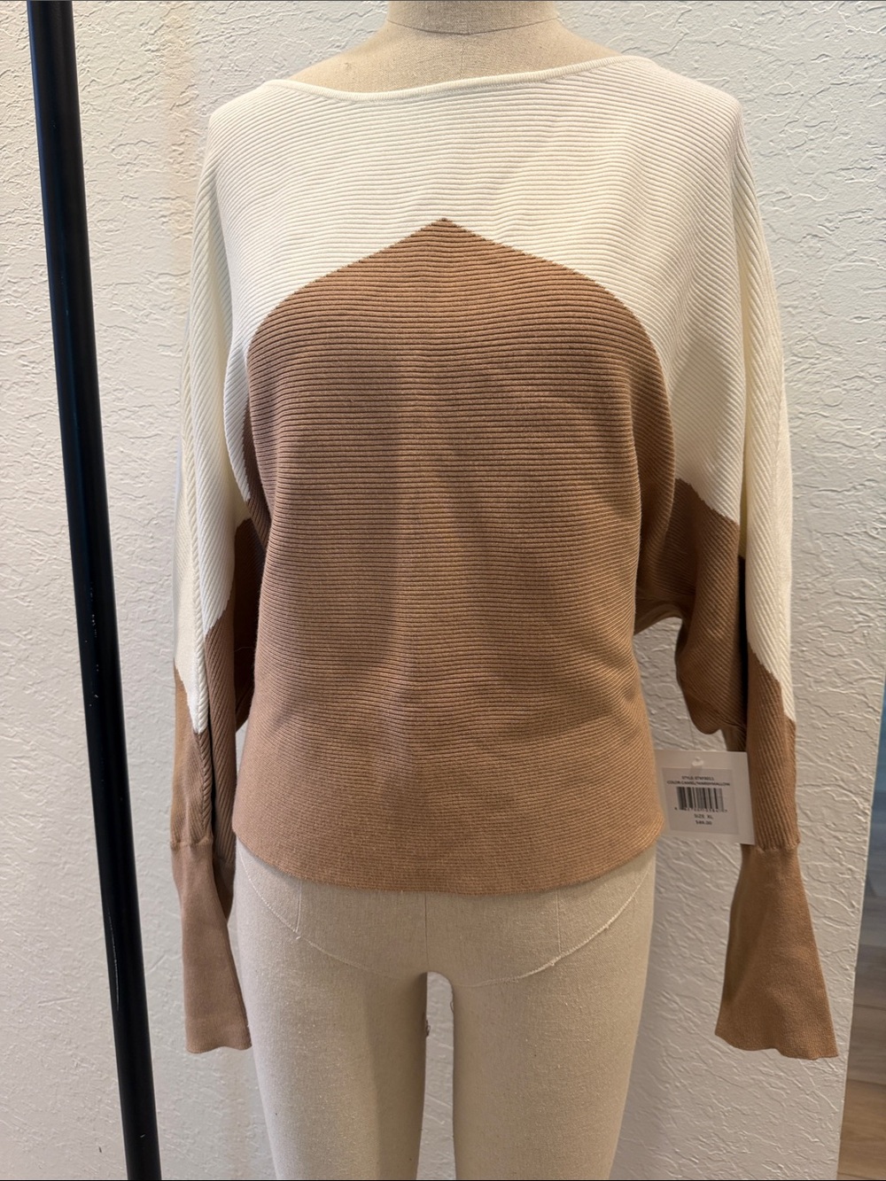 Ellen Tracy color block knit long sleeve top flattering pattern NWT